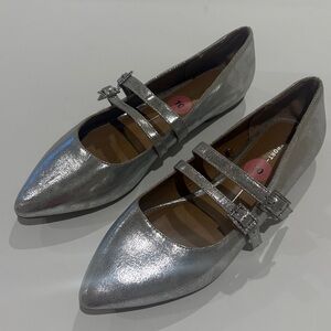 Report Silver Metallic Mary Jane Flats women’s size 10